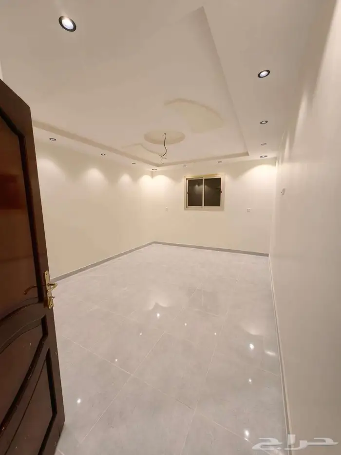 شقة عوائل للإيجار بالعزيزية 10