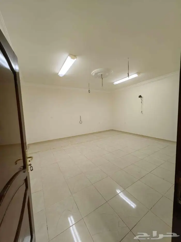 شقة عوائل للإيجار بالعزيزية 12