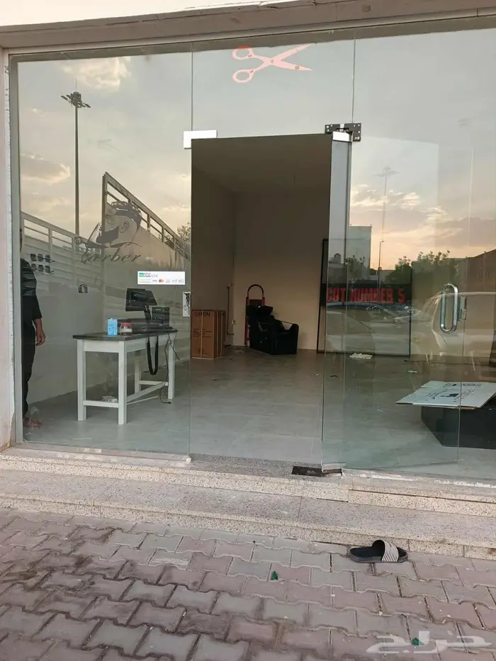 أحتاج محل للإيجار صالون حلاقة 0