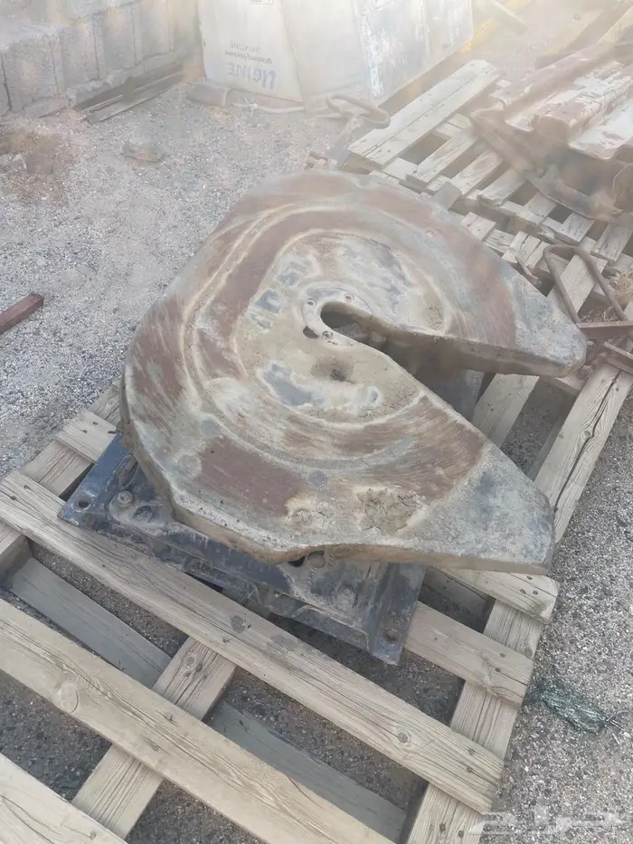 طرمبة قلاب وعدد اربع رحى راس 0