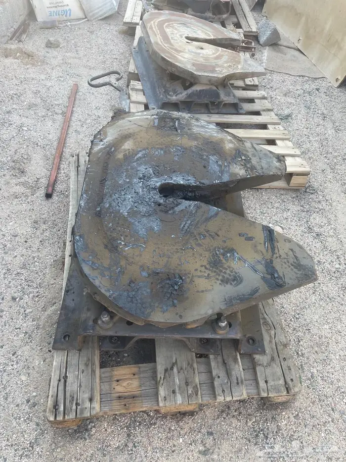 طرمبة قلاب وعدد اربع رحى راس 4