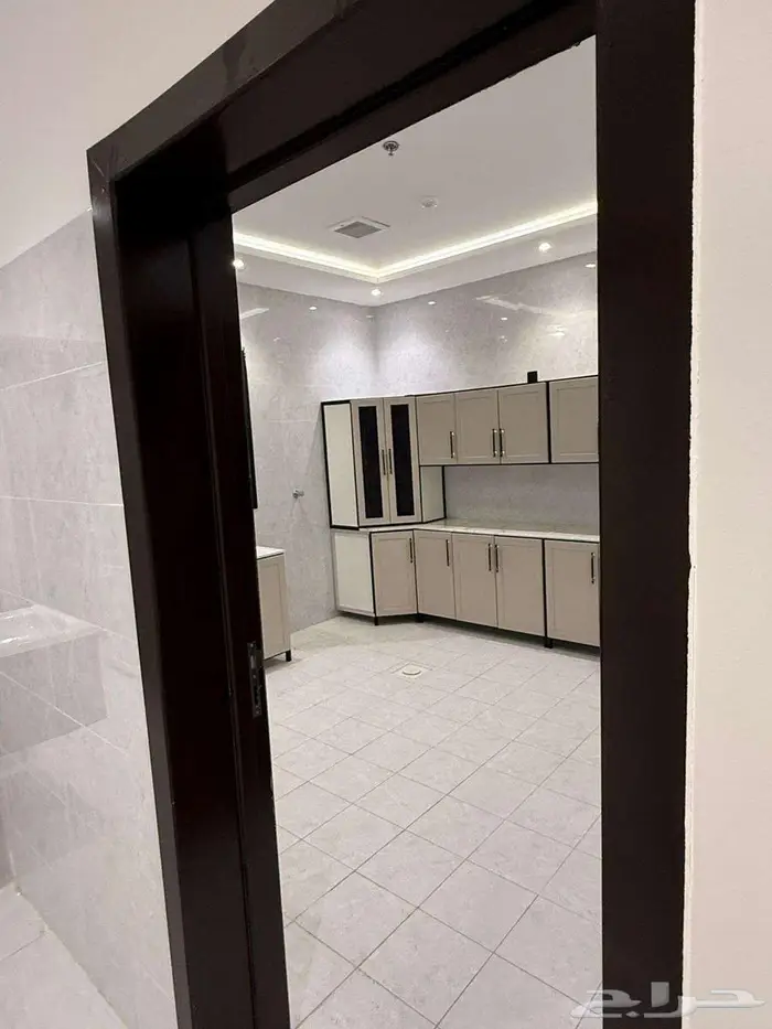 شقة فاخرة للبيع حي الرمال 17