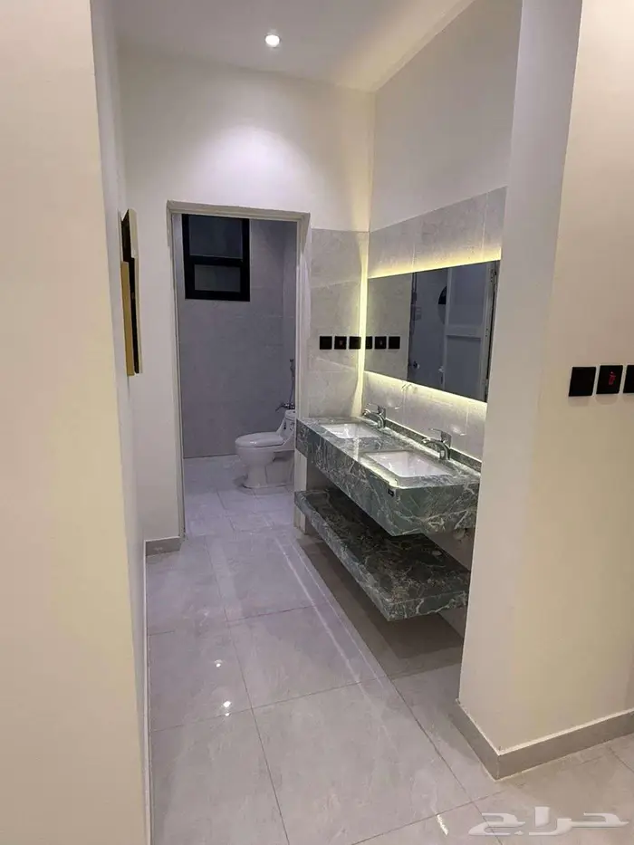 شقة فاخرة للبيع حي الرمال 10