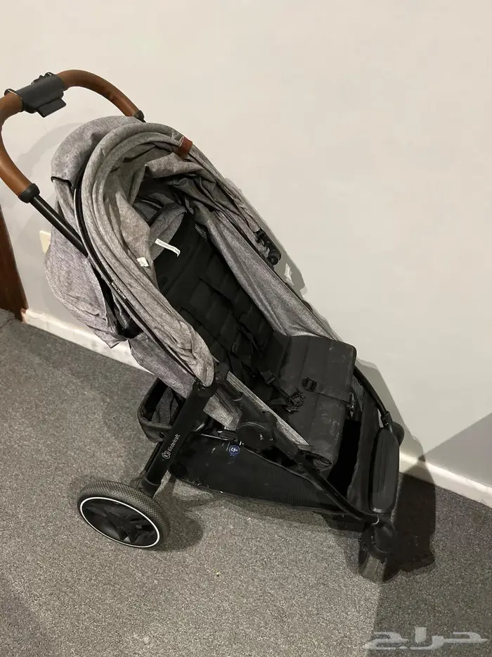 عربة أطفال استخدام بسيط جدا 0