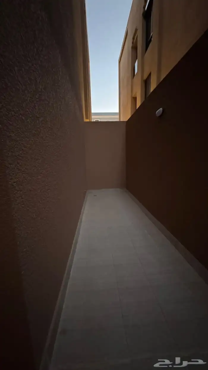 شقة للإيجار حي عرقة 12