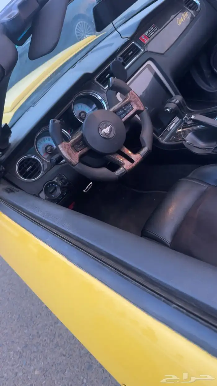 للبيع طارة موستنج كاربون فايبر 1