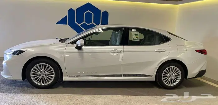 تويوتا كامري LE بنزين 2025 1