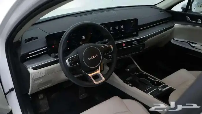 كيا K5 استاندر مفتاح وشاشة 2025 15