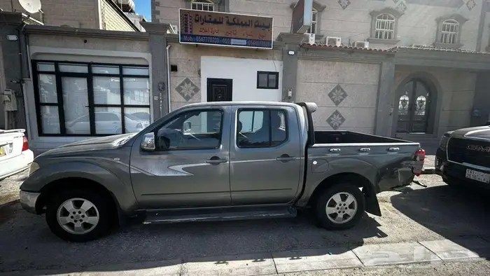 نيسان نيفارا 2010 1