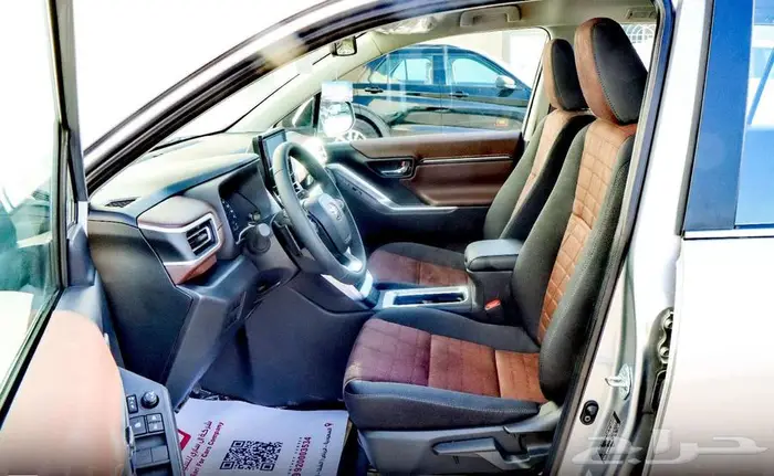 تويوتا انوفا هايبرد VIB موديل 2024 14