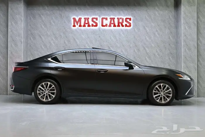 لكزس ES300h 2023 سعودي 3