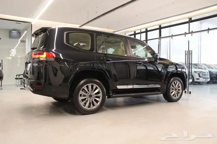 تويوتا لاندكروزر GXR L3 2025 بنزين 4