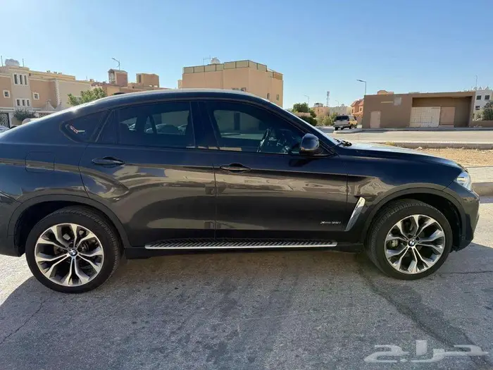 للبيع بي ام دبليو اكس 6 موديل 2015 ماكينة 6 سلندر 4