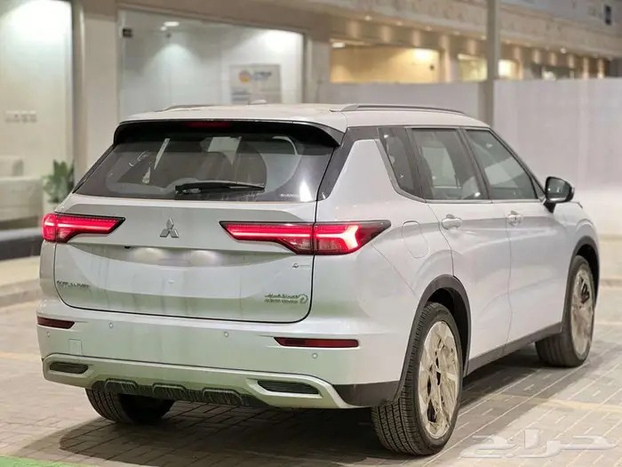 ميتسوبيشي اوتلاندر نص فل وفل كامل7 راكب 2025 4