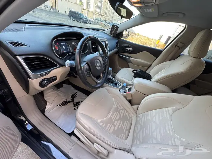 جيب شيروكي 6 سلندر 2020 للبيع 3