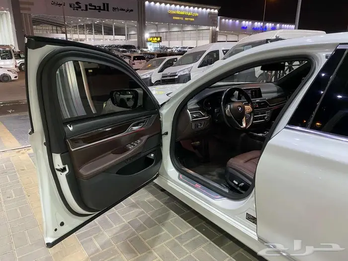 بي ام دبليو 730LI موديل 2020 ابيض خليجي ماشيه 96000كم 8