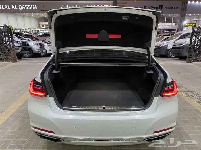 بي ام دبليو 730LI موديل 2020 ابيض خليجي ماشيه 96000كم 34