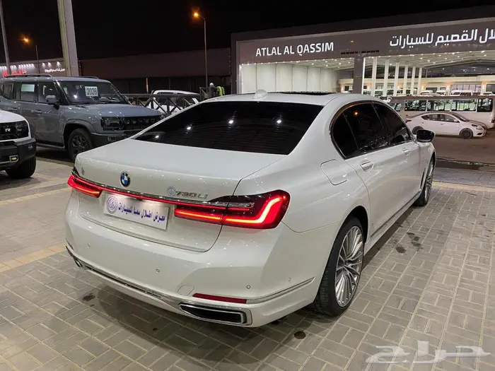 بي ام دبليو 730LI موديل 2020 ابيض خليجي ماشيه 96000كم 42