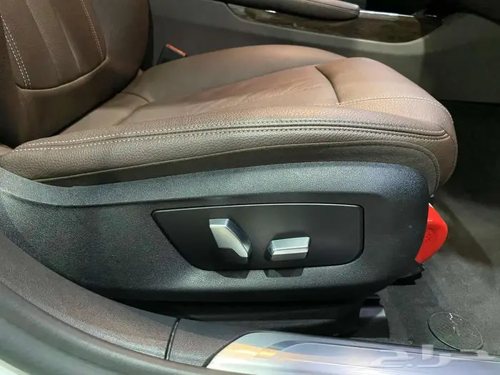 بي ام دبليو 730LI موديل 2020 ابيض خليجي ماشيه 96000كم 26