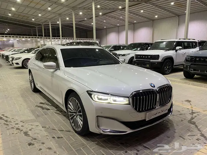 بي ام دبليو 730LI موديل 2020 ابيض خليجي ماشيه 96000كم 17