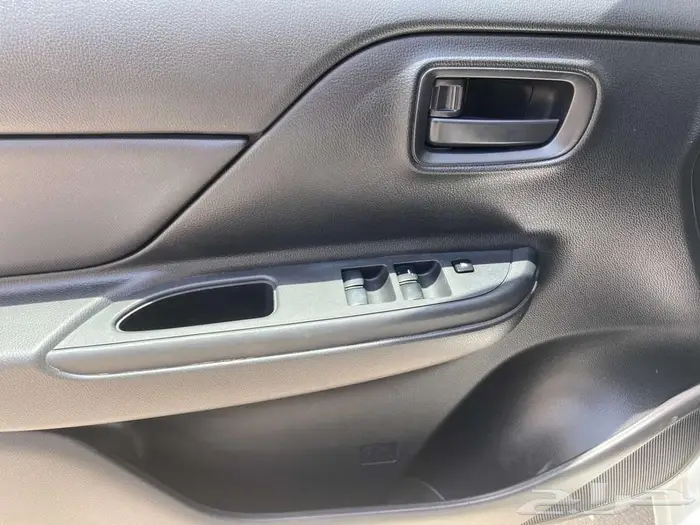 ميتسوبيشي L200 موديل 2021 نظيفة 15