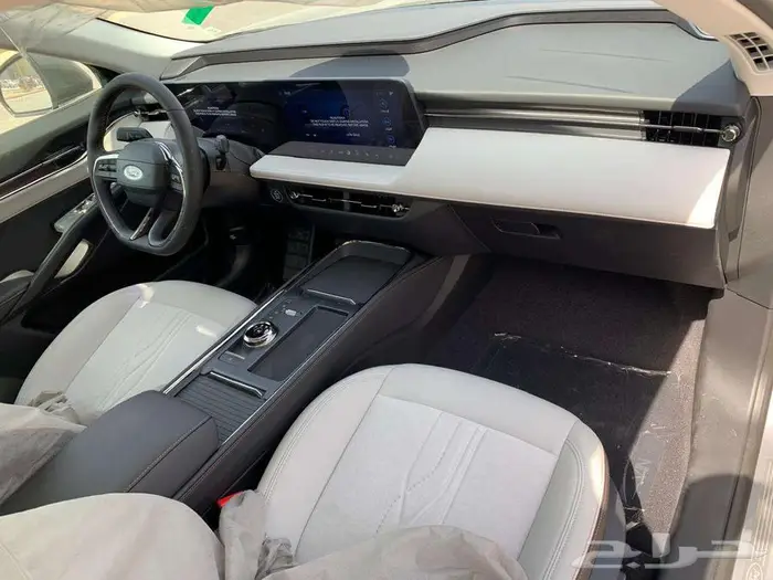 فورد توورس تيتانيوم موديل 2026 11