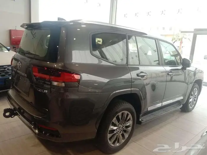 تويوتا لاندكرورزر GXR L4 2025 11