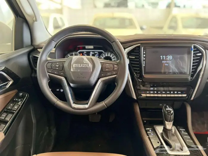 ايسوزو MUX و 2025 2024 ام يو اكس 16