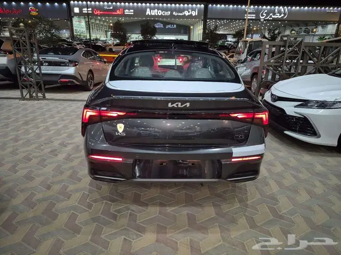 كيا K5 استندر فتحة سقف 2026 9