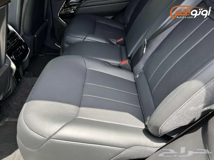 2025 لاند روفر رينج روفر SV 16