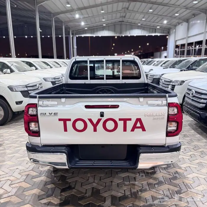 تويوتا هايلوكس بنزين دبل مفتاح دبل فل كامل 2025 14