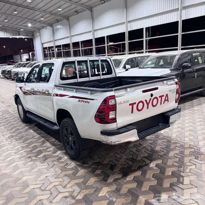 تويوتا هايلوكس بنزين دبل مفتاح دبل فل كامل 2025 13