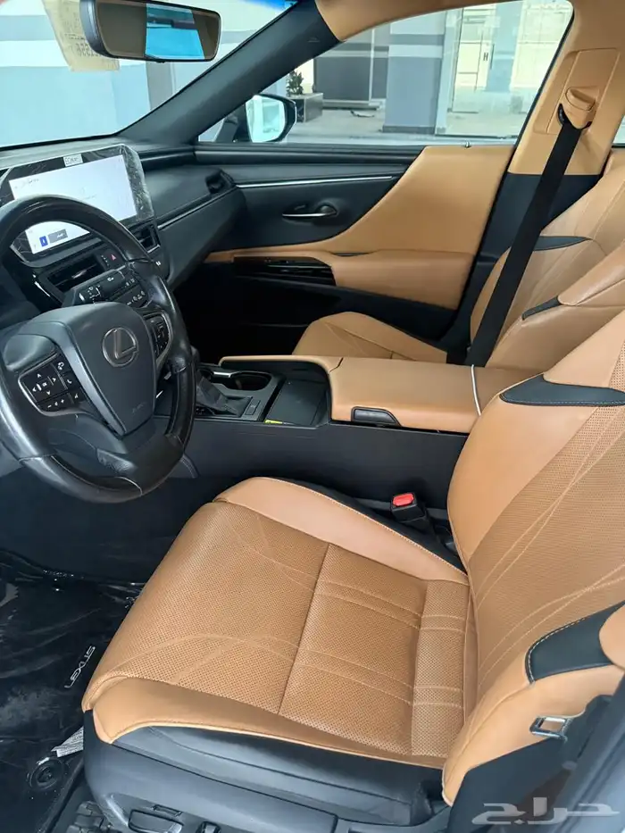 للبيع لكزس 2023 ES 350 24