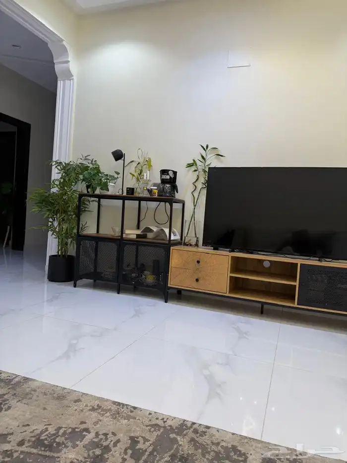 طاولة تلفزيون من هوم سنتر 0