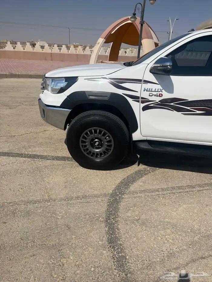 هايلوكس غمارة ديزل مجهز للبر 1