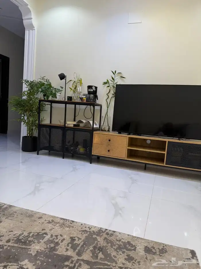 طاولة تلفزيون من هوم سنتر 4