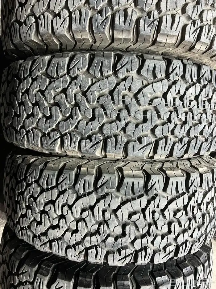 كفرات بي اف نص حجري مقاس 285 70 17 10