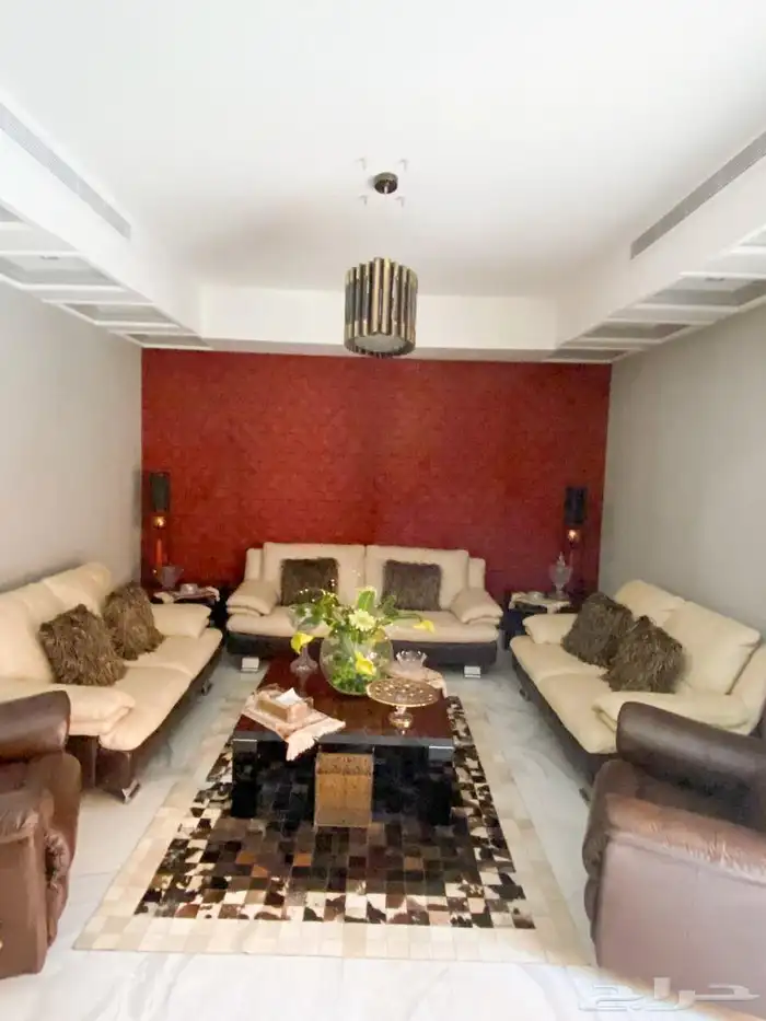 فيلا للبيع في حي البساتين 8