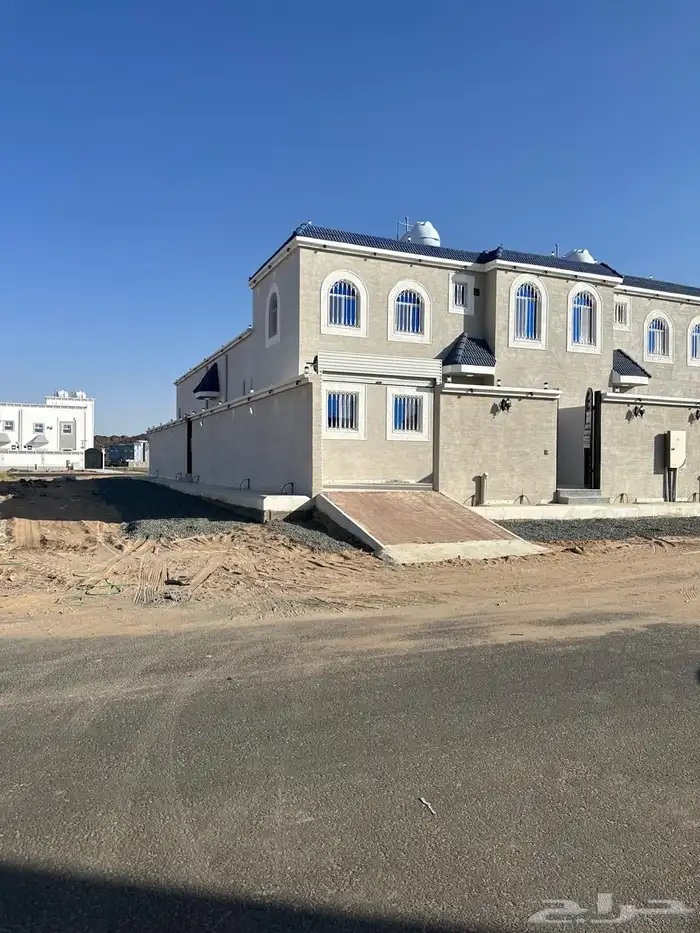 شقق دبلوكس مع ملاحقها ( للبيع ) بنجران شرق المطار مخطط د 3