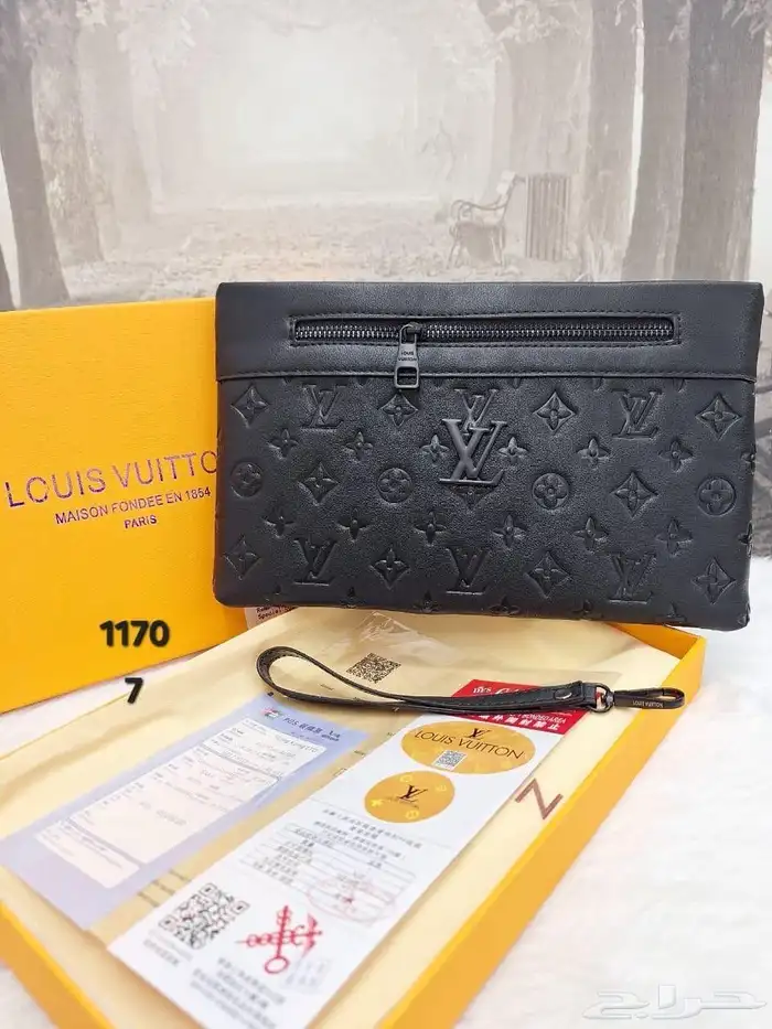 شوزات واحذيه رياضية وشنط ماستر صناعه إيطالي 90