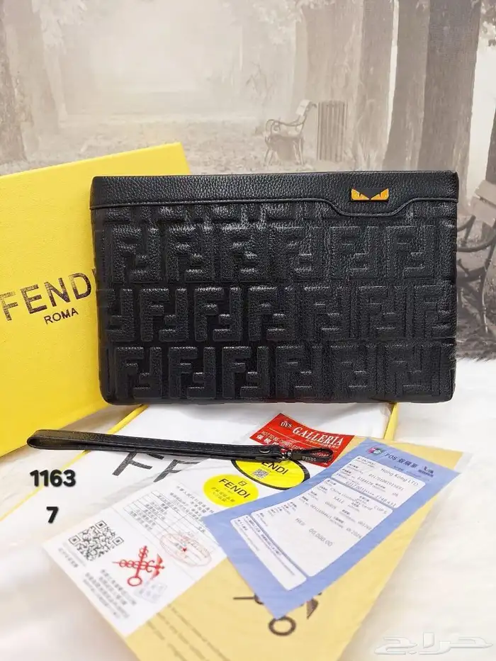 شوزات واحذيه رياضية وشنط ماستر صناعه إيطالي 85