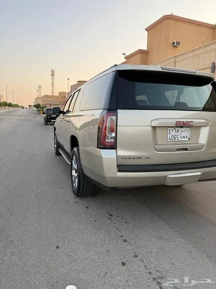 للبيع يوكن XL موديل 2016 فل كامل SLT ذهبي 4