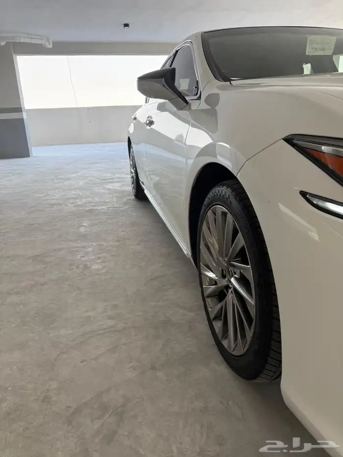 للبيع لكزس 2023 ES 350 11