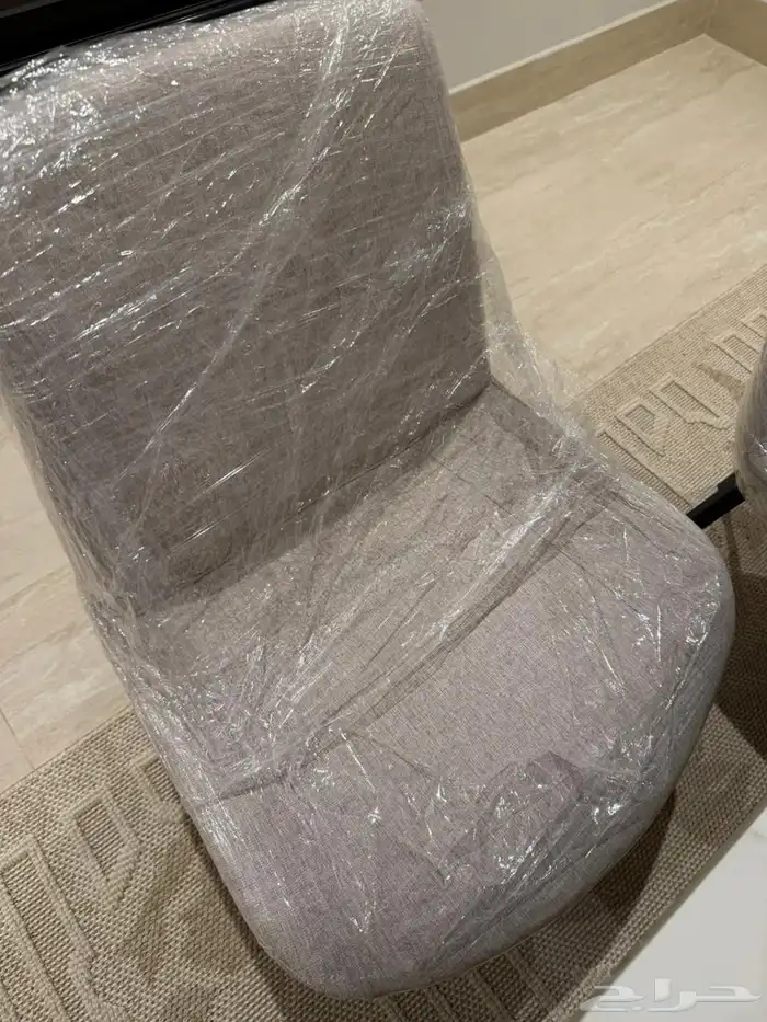 Dining table with 6 chairs كراسي 6 طاولة طعام 0