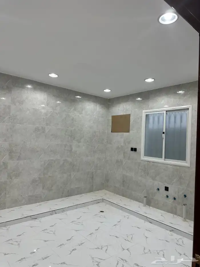 شقق دبلوكس مع ملاحقها ( للبيع ) بنجران شرق المطار مخطط د 19