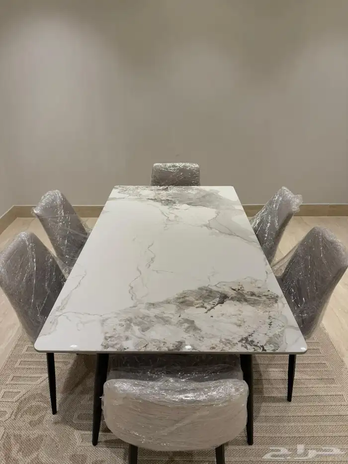 Dining table with 6 chairs كراسي 6 طاولة طعام 1