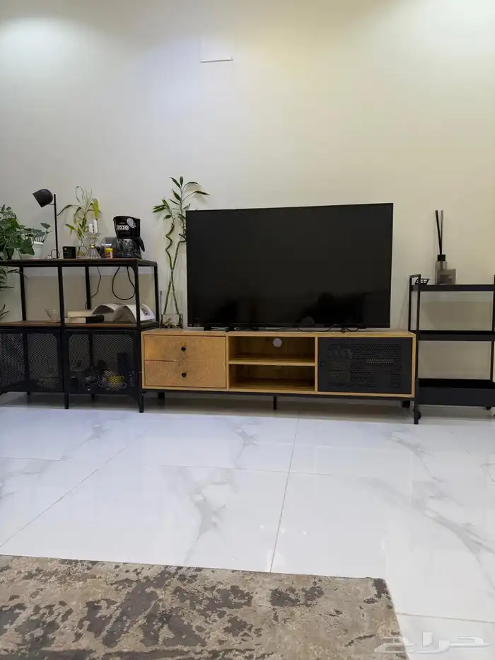 طاولة تلفزيون من هوم سنتر 1