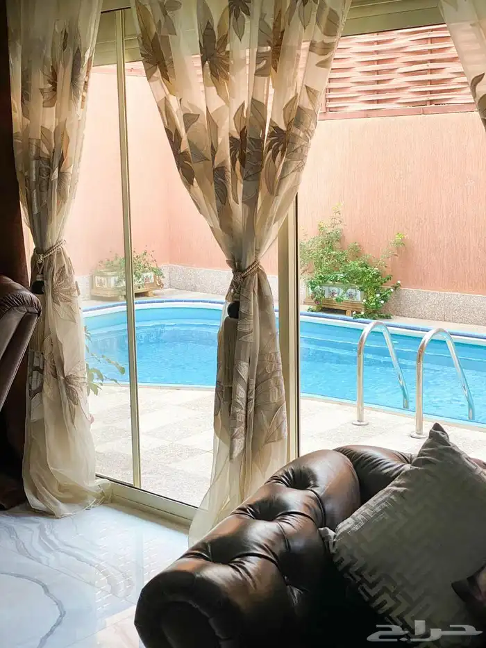 فيلا للبيع في حي البساتين 1