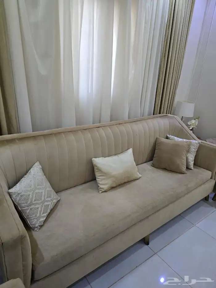 كنب مع الستارةللبيع 9اشخاص 4