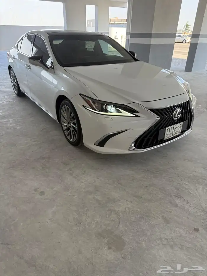 للبيع لكزس 2023 ES 350 16